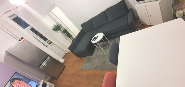 Je vous propose une belle chambre dans un joli studio lumineux et modeste à Ixel  Belle Chambre Lumineuse à Ixelle (proximiT transp) Private room in rental unit vacation rental 41410292