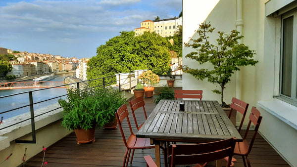 Nous vous proposons une chambre privée dans notre appartement situé dans un quar Lyon, France B&B avec vue sur Saône Private room in condo vacation rental 713717026720331086