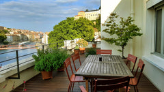 Nous vous proposons une chambre privée dans notre appartement situé dans un quar Lyon, France B&B avec vue sur Saône Private room in condo vacation rental 713717026720331086