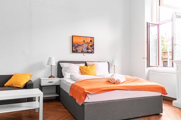 Das geräumige 118m² große Apartment ist eine großartige Option für reisende Freu  Joyful 4BR Apt @ superb location near AKH Hospital Entire rental unit vacation rental 659902499017661600