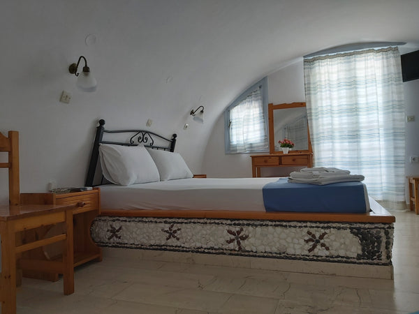 Set in Perivolos, within a few steps of Perivolos Beach and 1.7 km of Vlychada B Thera, Greece Stavros beach Villas Top floor Private room in rental unit vacation rental 44113870