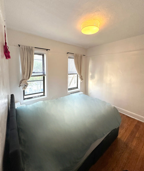 Beautiful furnished 2 story walk-up 2 BR apt (fast Wi-Fi, Heat/AC, HW, electric, New York, NY Rental unit in Brooklyn · ★New · 1 bedroom · 1 bed · 1 bath Private room in rental unit vacation rental 1040640013721700811