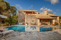Situaded between the traditional old village of Adele and the sandy beach at Ade Rethimnon, Greece Antiopi villa Entire cottage vacation rental 47506744