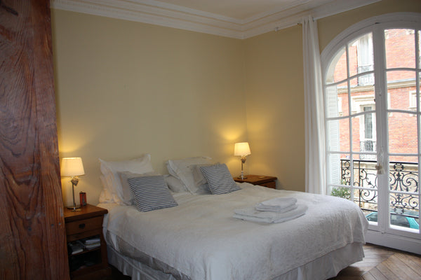 <b>The space</b><br />AREA :<br />Lovely bedroom in shared  apartment of about 7 Paris, France Chambre spacieuse dans appartement Private room in rental unit vacation rental 6934387