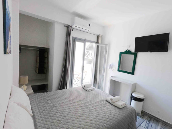 Our Studio is located in the centre of Perissa, 30 meters from the beach (the lo Greece Studio 30 meters from Perissa Beach Entire condo vacation rental 44956564