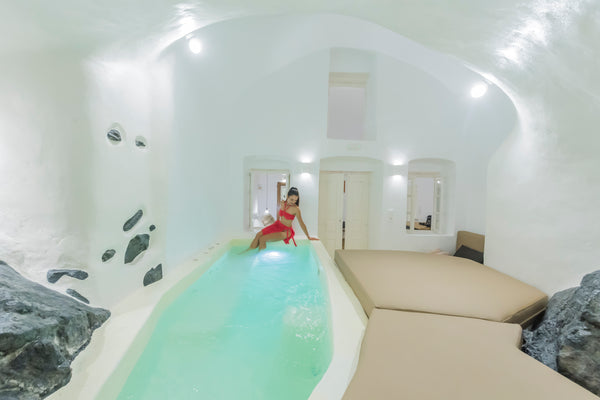 40 square metres<br />1 double bed & sofa bed<br /><br />Indoor private Hot Tub<  Nano Suites-Superior Cave Suite,indoor plunge pool Private room in bed and breakfast vacation rental 42369406