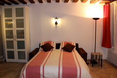 The famous rue Saint Honoré is just around the corner with all sorts of speciali Paris, France Charming, cosy, quiet Apartment close to LOUVRE Entire rental unit vacation rental 22825430