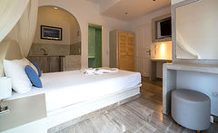 Less than 50 m from Kamari’s volcanic black beach and the promenade, Argiris Stu Thera, Greece Standard Studio - Argiris Studios Private room in condo vacation rental 32444830