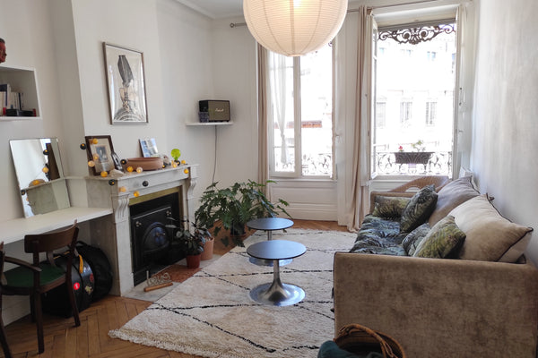 Superbe appartement typique lyonnais traversant est-ouest de 65 m2 mêlant modern Lyon, France Appartement 65m2, Place Guichard Entire rental unit vacation rental 29331016