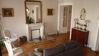 Localisé non loin de la Place de l'Etoile et de la rue Poncelet, notre apparteme  Appartement de standing bien situé Entire rental unit vacation rental 11389602