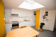 Op wandelafstand, brengt tram 1 u tot in het hart van het historisch centrum. Re  Privékamer in een gezellig rijwoning in Gent Private room in townhouse vacation rental 569412016162630006