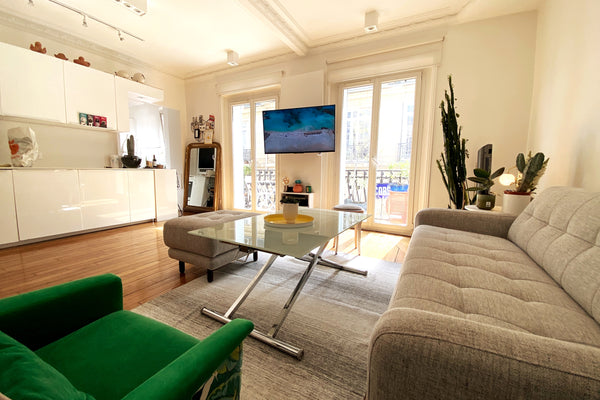 A « Beautiful, classy and spotty clean apartment located in nice area in Paris,  Paris, France Champs- Elysées, modern and classic,50m2 Entire rental unit vacation rental 18537924