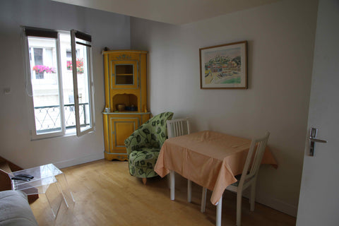 Apartment 30m2<br />First floor: Equipped kitchen separated; bed-sofa in the liv Toulon, France Charming apartment near Eiffel Tow. Entire rental unit vacation rental 6929213