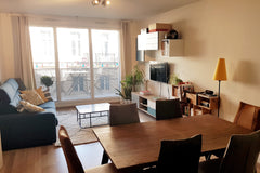 Détendez-vous dans cet appartement spacieux après une longue journée de balade à Bordeaux, France Superbe appartement à deux pas de la Cité du Vin Entire condo vacation rental 51518999