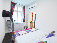 Apartment on 2nd floor. Cosy. Bathroom with shower. Wifi available. Prague, Czechia Superior double room (202) Entire rental unit vacation rental 604840900236790206