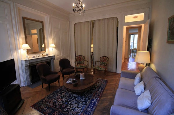 Profitez d’un logement en plein cœur. <br />Logement comprenant une grande chamb Lyon, France Grand appartement au cœur de la Presqu’île de Lyon Entire rental unit vacation rental 53667965