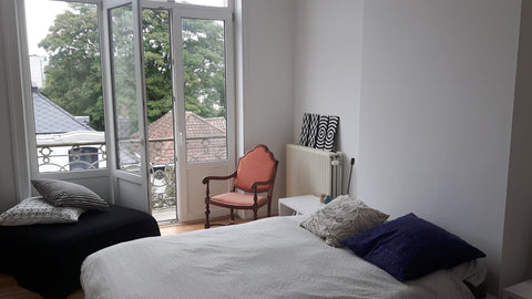 Appartement trois pièces en enfilade. Réveil avec le soleil levant, et apéro en   Cosy & Sunny Appt in Altitude 100 Entire rental unit vacation rental 20579390