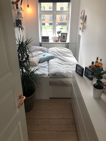 Værelse med mulighed for overnatning op til 2 personer, da sengen kan slåes ud t Copenhagen, Denmark Hyggeligt værelse hos gæstfrie værter Private room in condo vacation rental 44680925