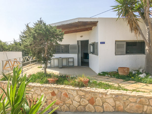 A beautiful studio villa with private terrace and great views of Sarakiniko Bay.  Villa Ariadni with Sarakiniko View and Great WiFi Entire serviced apartment vacation rental 47793814