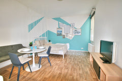 Cozy newly renovated apartment is located in quiet street in the center of Pragu Prague, Czechia Spacious apartment near the historic centre Entire rental unit vacation rental 36294332