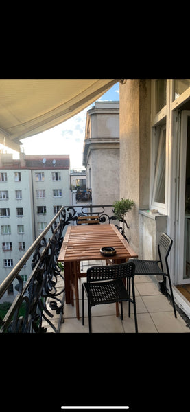 The spacious room is in shared flat very well located in the 4th district. All s Linz, Austria Zimmer in schöner Wohnung mit Balkon Private room in rental unit vacation rental 673758468689085420