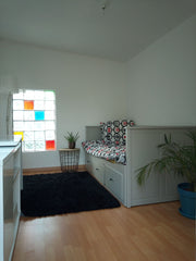 Un joli Bungalow indépendant avec une  petite terrasse privee dans le  jardin (s Bordeaux, France Chambre.. indépendante jardin,parking,tv, wifi Private room in guest suite vacation rental 28482891