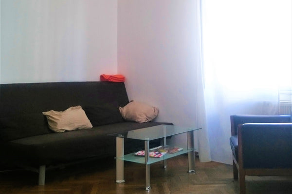 Hi!<br /><br />The room is about 25m². It has a twin bed (B:140cm/L:200cm), a sm Vienna, Austria Big Room Centre Vienna Private room in rental unit vacation rental 20178855