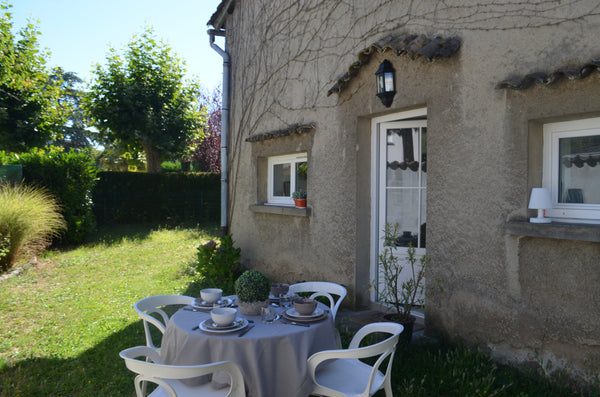 Maison récemment rénovée d'une superficie de 50m2 environ. Le jardin est mis à d  Maison mitoyenne Lyon 5ième - Proche hypercentre Entire home vacation rental 11330362