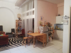 Situé à deux pas des quais de Saône et de la station Valmy (ligne D) ce charmant Lyon, France Charmant Appartement dans petite cours interieure Entire rental unit vacation rental 659140213419433286