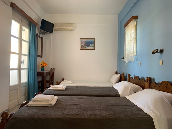 Spacious & bright room in the heart of Perissa, just 300m away from the organise Greece Villa Theoni • Triple Room Private room in cycladic house vacation rental 35484030