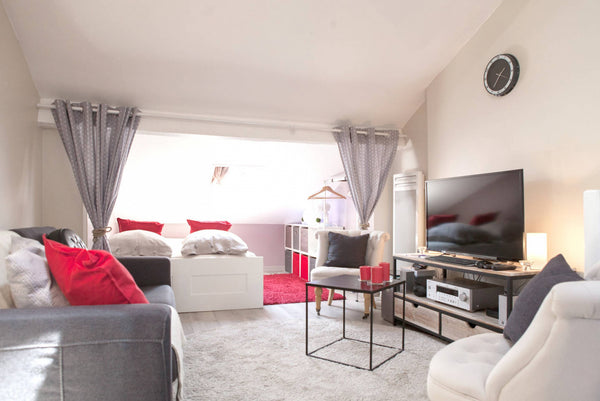 ★ DUPLEX ★ PARKING ★ CENTRE HISTORIQUE<br />___________________<br /><br />Envie Bordeaux, France FREE PARKING ★ NETFLIX ★ DUPLEX LA FUSTERIE Entire rental unit vacation rental 17361779