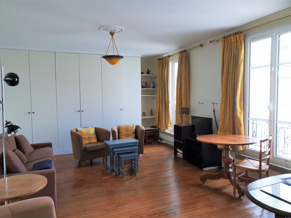Large 2 rooms of 60m2 with a bedroom and a comfortable sofa bed in the living ro Paris, France 2 rooms in Montmartre 50 m of Sacred Heart church Entire rental unit vacation rental 17918679