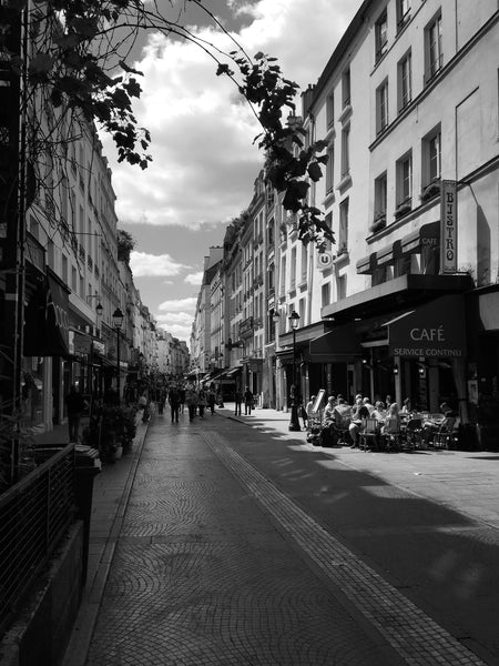 You can find a studio with all the confort for you stay, at the center of Paris.  Studio Center of Paris Entire rental unit vacation rental 20111025