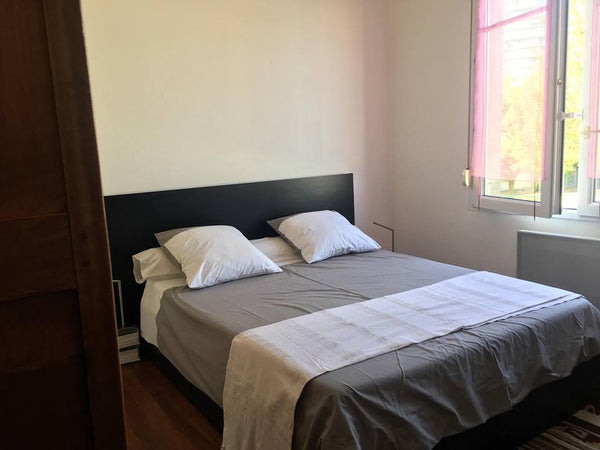 Agréable maison de ville à étage avec un jardin plein sud, et salon de jardin.<b Bordeaux, France Bordeaux Chartrons Chambre privative Private room in townhouse vacation rental 27858343