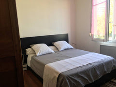 Agréable maison de ville à étage avec un jardin plein sud, et salon de jardin.<b Bordeaux, France Bordeaux Chartrons Chambre privative Private room in townhouse vacation rental 27858343