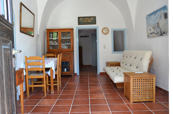 Traditional Santorini cavehouse, rebuilt in 2004, renovated 2019.  <br />Accommo Thera, Greece Tony & Erato Cavehouse Entire rental unit vacation rental 36446306