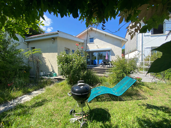 Ce logement paisible mais néanmoins idéalement situé offre un séjour détente et  Mérignac, France Cocon familial végétal à deux pas du tram Entire home vacation rental 51340494