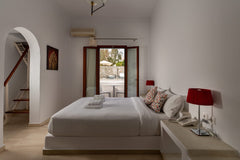 ANAMNESIS CITY SPA HOTEL is located in Fira, on the top of the hill, offering ma  Family Room with Pool View Room in boutique hotel vacation rental 41784518