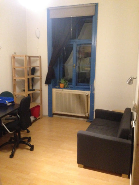 Die Wohnung befindet sich in einem Altbau mit den typischen hohen Decken. Es han Wipperfürth, Germany Zimmer im 3. Bezirk - zentrumsnah Private room in rental unit vacation rental 8369014