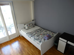 Zimmer verfügt über einen eignen, privaten Balkon und ist ausgestattet mit Bett, Graz, Styria, Austria Sicher und Ruhig, Zimmer 3 Private room in rental unit vacation rental 26092115