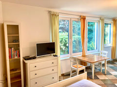 Beautiful newly renovated apartment!<br /><br />1 double bed & 1 single bed<br / Vienna, Austria Kleines Blumental Entire rental unit vacation rental 616529869688338418