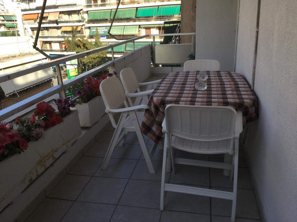 En trevlig och välplanerad lägenhet 73 kvm, med två sovrum och balkong på tredje Stockholm, Stockholm County, Sweden Trevlig lägenhet med 2 sovrum centralt i Aten Entire rental unit vacation rental 28041489