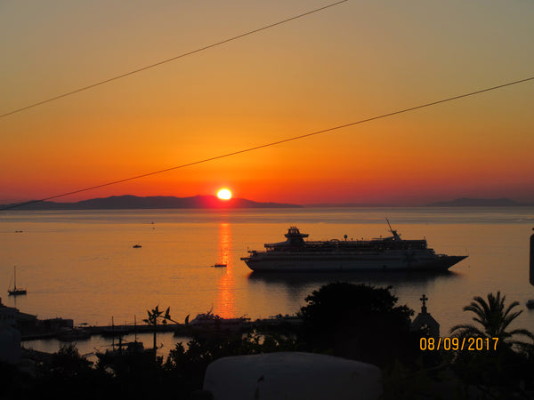 A cycladic house 97 sqr metrs with its own private veranda (90 sqrt metres), ama  Maria's Cycladic home vacation rental 19395521