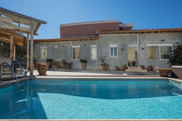 Our Villa is a luxury rental with 3 bedrooms and private pool. Boasting a season  3-bedroom Villa with Private Pool by Delfus Entire villa vacation rental 696154838250484372