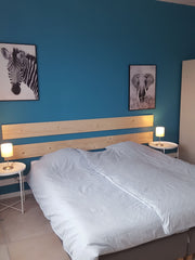 chambre 2 personnes avec wc et douche privés.   frigo et micro onde. terrasse su  chambre (9) 2 personnes avec douche et wc privé. Private room in vacation home vacation rental 665815009722078207