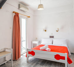 For a little more privacy! Our double room is equipped with an en-suite bathroom  Double Room with ensuite bathroom in Matala Hostel Private room in hostel vacation rental 514276055268739953