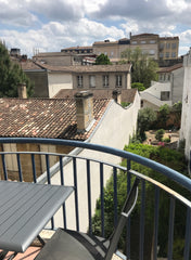 Appartement spacieux, en plein centre ville, au calme coté jardin. Tout à proxim  Le calme en Hyper Centre de Bordeaux Entire rental unit vacation rental 619410715879512878