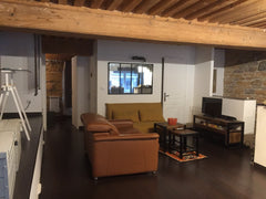 logement spacieux et serein à deux pas du centre ( 10 min de la place des Terrea Chambéon, France appartement atypique pentes de la croix rousse Entire rental unit vacation rental 53027524