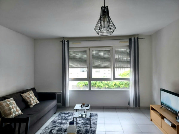 Beautiful, spacious and fully equipped apartement in a secured residence with an Lyon, France Superbe appartement spacieux à Lyon 7 Entire rental unit vacation rental 754271758613169703