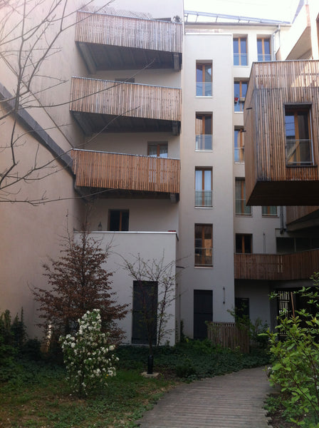 Mon logement est proche de Marché de l'Olive,Montmartre,La chapelle,Marx Dormoy,  Bonjour on est nouveaux!F3/Terrasse Calme/Familial Entire rental unit vacation rental 14131925